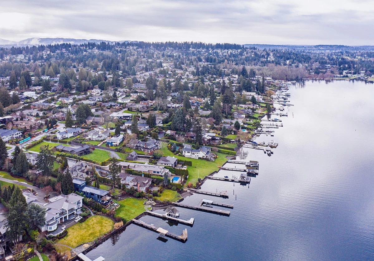 Waterfront homes cluster along the waterfront on Yarrow Point in Medina Washington.